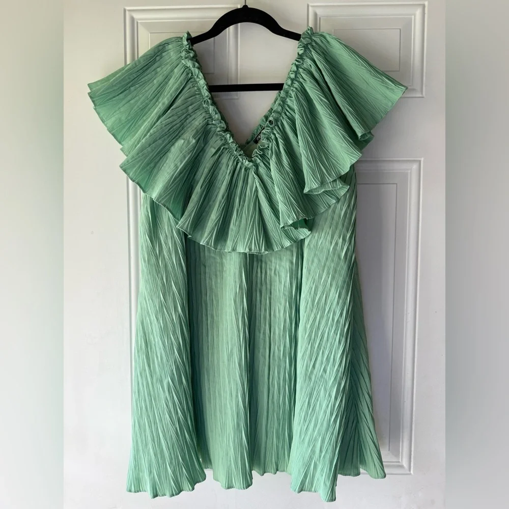 ZARA Woman’s Green Pleated Mini Dress - Picture 5 of 9